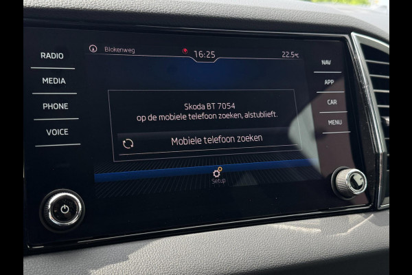 Škoda Karoq 1.5 TSI ACT Style Business TREKHAAK / CAMERA / PDC V+A / NAVI / ACC / CARPLAY / NAVI / 150PK / DSG