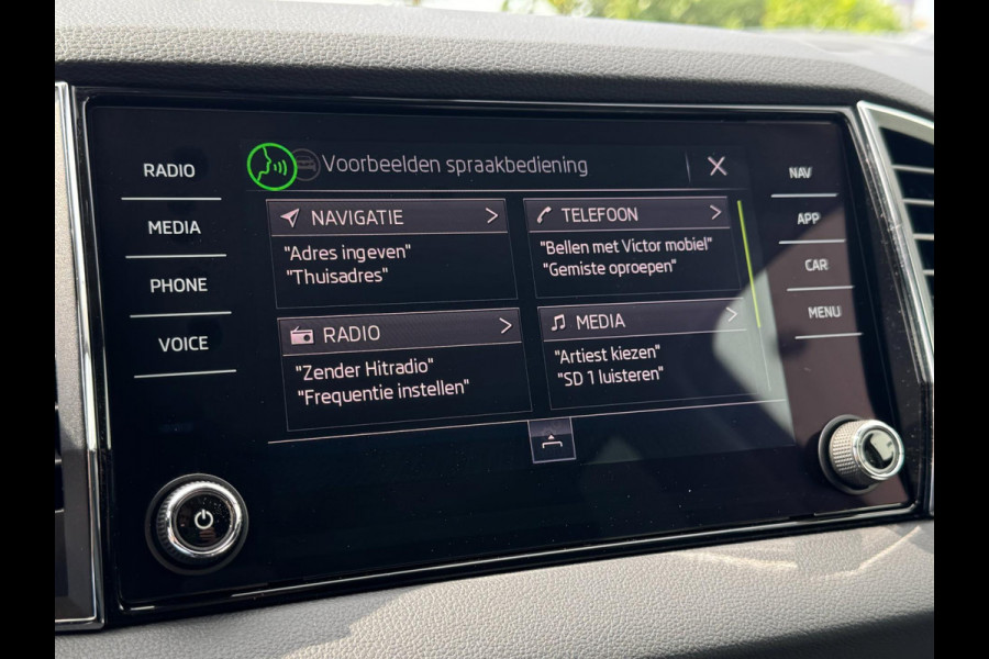 Škoda Karoq 1.5 TSI ACT Style Business TREKHAAK / CAMERA / PDC V+A / NAVI / ACC / CARPLAY / NAVI / 150PK / DSG