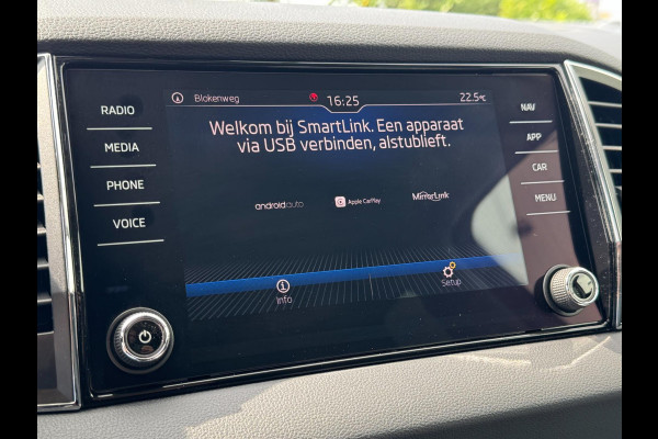Škoda Karoq 1.5 TSI ACT Style Business TREKHAAK / CAMERA / PDC V+A / NAVI / ACC / CARPLAY / NAVI / 150PK / DSG