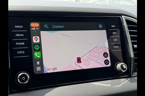 Škoda Karoq 1.5 TSI ACT Style Business TREKHAAK / CAMERA / PDC V+A / NAVI / ACC / CARPLAY / NAVI / 150PK / DSG