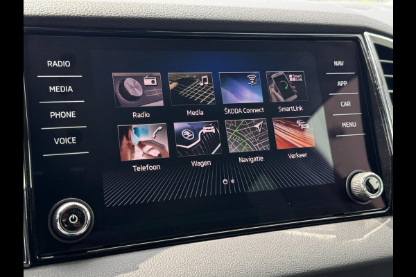 Škoda Karoq 1.5 TSI ACT Style Business TREKHAAK / CAMERA / PDC V+A / NAVI / ACC / CARPLAY / NAVI / 150PK / DSG