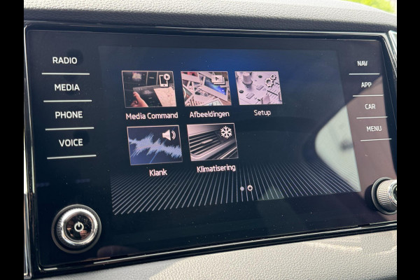 Škoda Karoq 1.5 TSI ACT Style Business TREKHAAK / CAMERA / PDC V+A / NAVI / ACC / CARPLAY / NAVI / 150PK / DSG