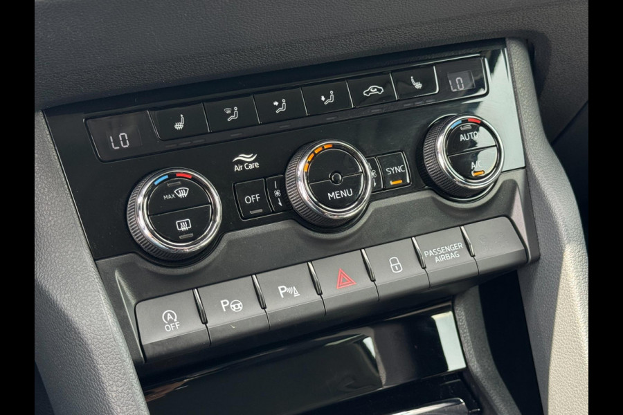 Škoda Karoq 1.5 TSI ACT Style Business TREKHAAK / CAMERA / PDC V+A / NAVI / ACC / CARPLAY / NAVI / 150PK / DSG