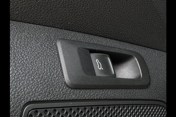 Škoda Karoq 1.5 TSI ACT Style Business TREKHAAK / CAMERA / PDC V+A / NAVI / ACC / CARPLAY / NAVI / 150PK / DSG