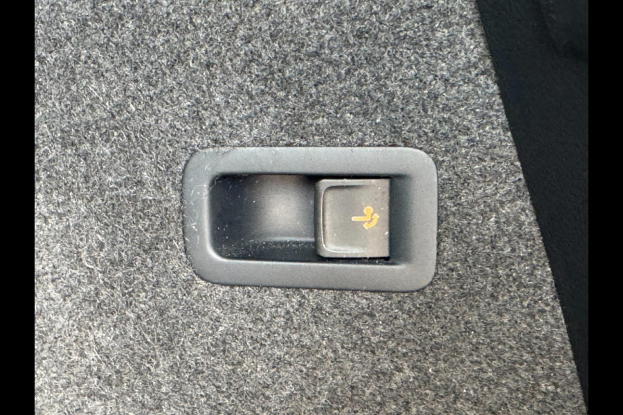 Škoda Karoq 1.5 TSI ACT Style Business TREKHAAK / CAMERA / PDC V+A / NAVI / ACC / CARPLAY / NAVI / 150PK / DSG