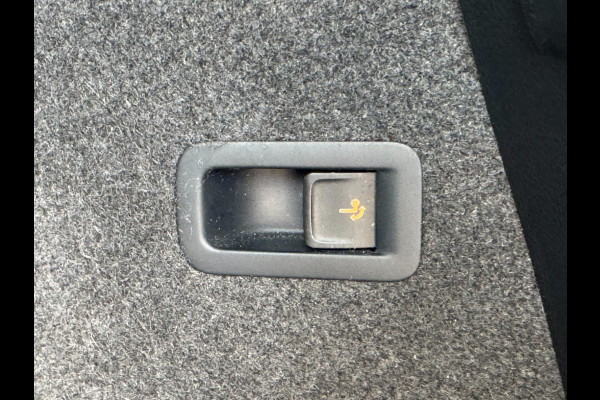 Škoda Karoq 1.5 TSI ACT Style Business TREKHAAK / CAMERA / PDC V+A / NAVI / ACC / CARPLAY / NAVI / 150PK / DSG