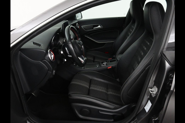 Mercedes-Benz CLA-Klasse 180 AMG | Stoelverwarming | Sportstoelen | Camera | Navigatie | Park Assist | Full LED | Cruise control | Airco