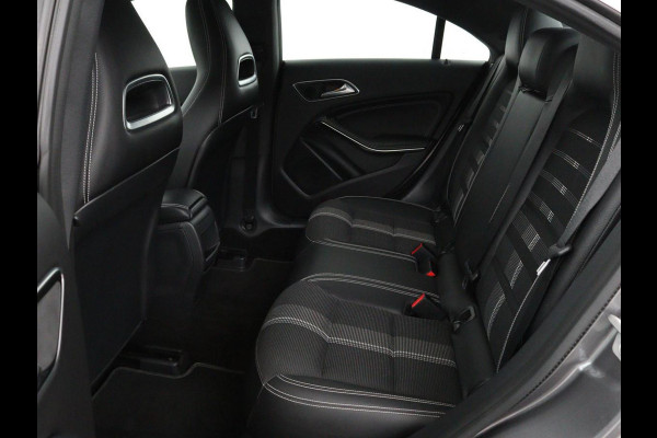 Mercedes-Benz CLA-Klasse 180 AMG | Stoelverwarming | Sportstoelen | Camera | Navigatie | Park Assist | Full LED | Cruise control | Airco