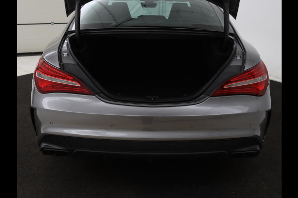 Mercedes-Benz CLA-Klasse 180 AMG | Stoelverwarming | Sportstoelen | Camera | Navigatie | Park Assist | Full LED | Cruise control | Airco
