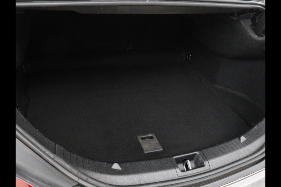 Mercedes-Benz CLA-Klasse 180 AMG | Stoelverwarming | Sportstoelen | Camera | Navigatie | Park Assist | Full LED | Cruise control | Airco
