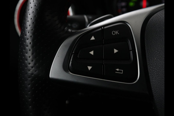 Mercedes-Benz CLA-Klasse 180 AMG | Stoelverwarming | Sportstoelen | Camera | Navigatie | Park Assist | Full LED | Cruise control | Airco