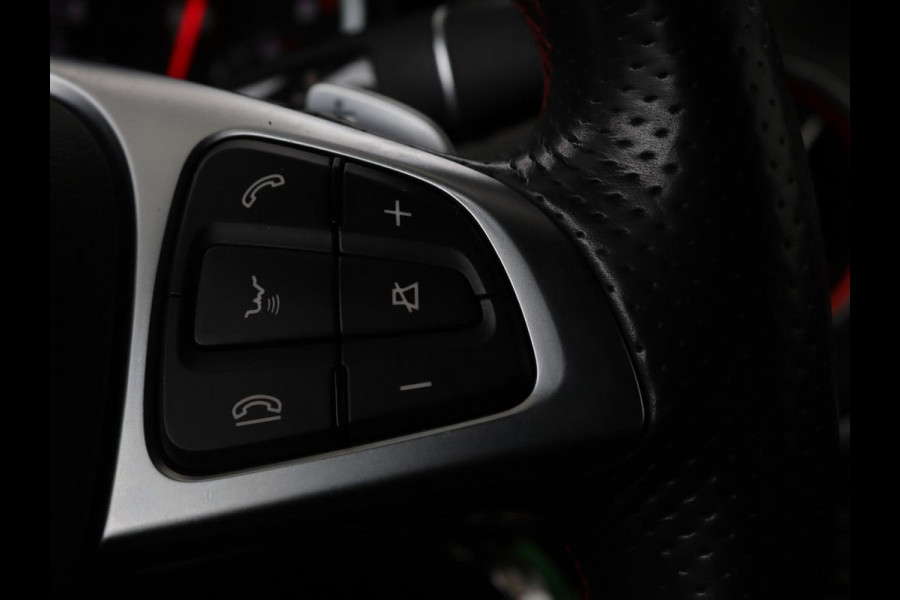 Mercedes-Benz CLA-Klasse 180 AMG | Stoelverwarming | Sportstoelen | Camera | Navigatie | Park Assist | Full LED | Cruise control | Airco