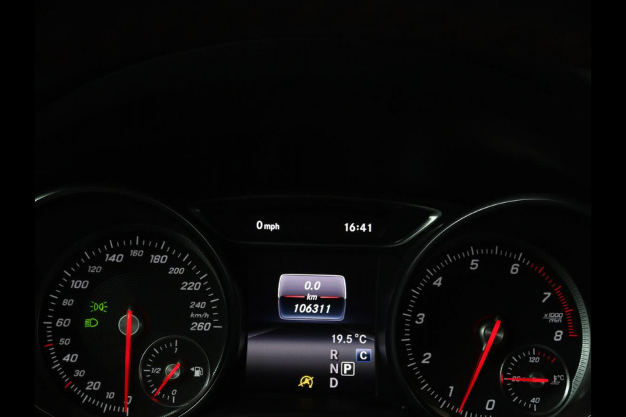 Mercedes-Benz CLA-Klasse 180 AMG | Stoelverwarming | Sportstoelen | Camera | Navigatie | Park Assist | Full LED | Cruise control | Airco