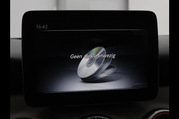 Mercedes-Benz CLA-Klasse 180 AMG | Stoelverwarming | Sportstoelen | Camera | Navigatie | Park Assist | Full LED | Cruise control | Airco