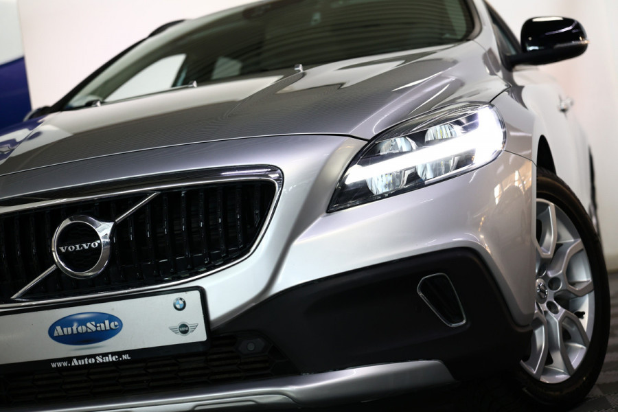 Volvo V40 Cross Country 1.5 T3 Momentum