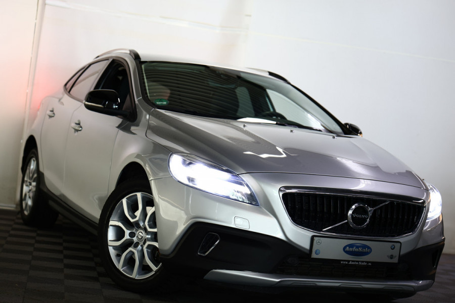 Volvo V40 Cross Country 1.5 T3 Momentum