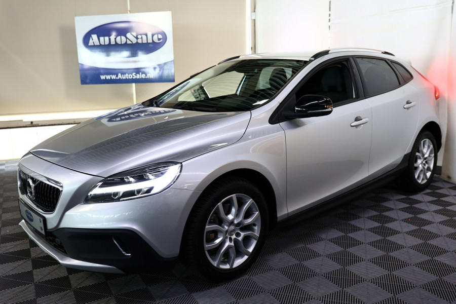 Volvo V40 Cross Country 1.5 T3 Momentum