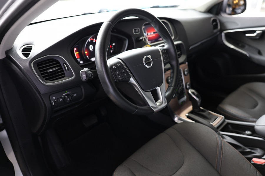 Volvo V40 Cross Country 1.5 T3 Momentum