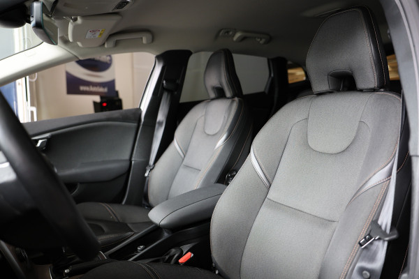 Volvo V40 Cross Country 1.5 T3 Momentum