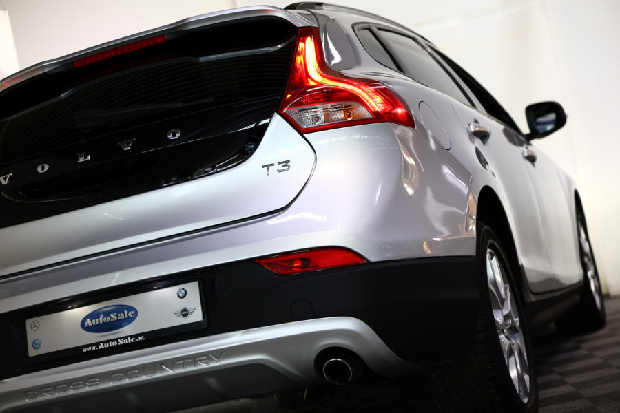 Volvo V40 Cross Country 1.5 T3 Momentum