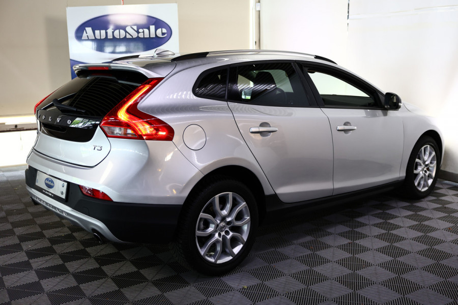 Volvo V40 Cross Country 1.5 T3 Momentum