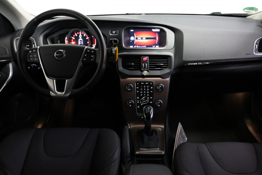 Volvo V40 Cross Country 1.5 T3 Momentum