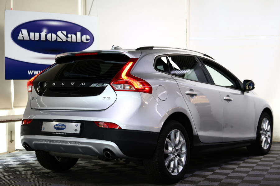 Volvo V40 Cross Country 1.5 T3 Momentum