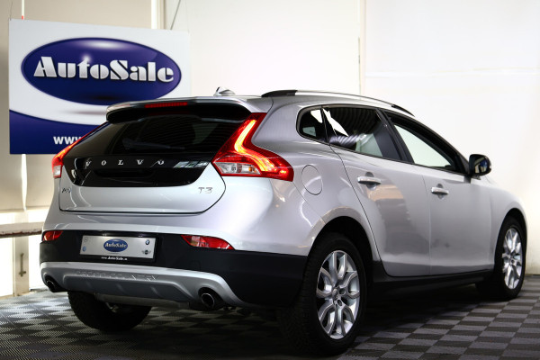 Volvo V40 Cross Country 1.5 T3 Momentum