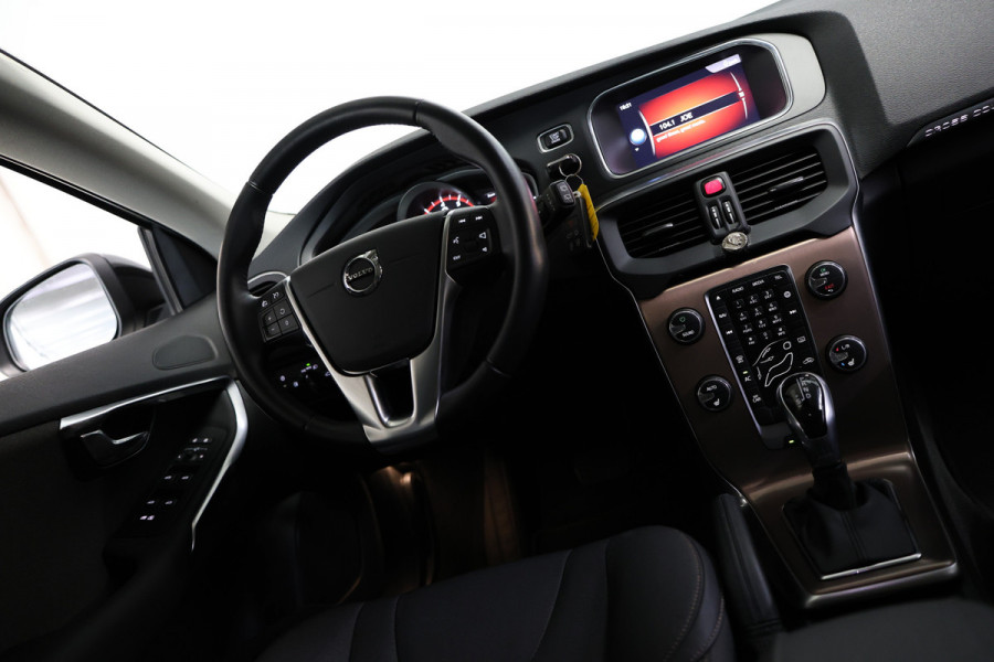 Volvo V40 Cross Country 1.5 T3 Momentum