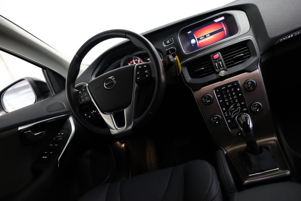 Volvo V40 Cross Country 1.5 T3 Momentum