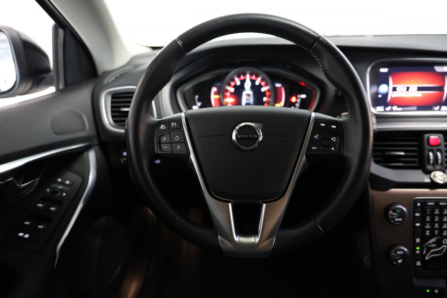 Volvo V40 Cross Country 1.5 T3 Momentum