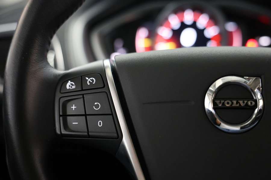 Volvo V40 Cross Country 1.5 T3 Momentum