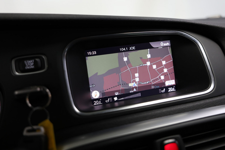 Volvo V40 Cross Country 1.5 T3 Momentum