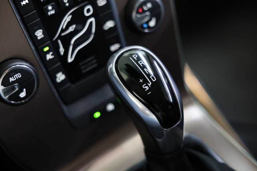 Volvo V40 Cross Country 1.5 T3 Momentum