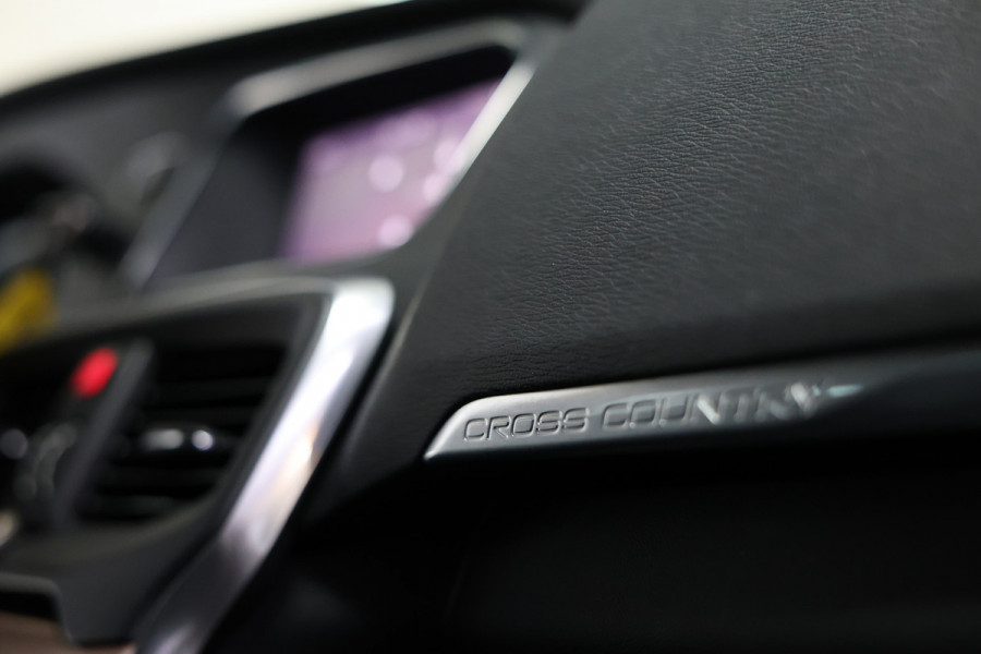Volvo V40 Cross Country 1.5 T3 Momentum