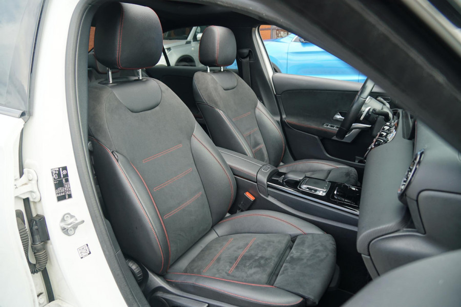 Mercedes-Benz A-Klasse 180 AMG Line + SCHUIFDAK / CARPLAY / NIGHTPAKKET / WIDESCREEN / CAMERA