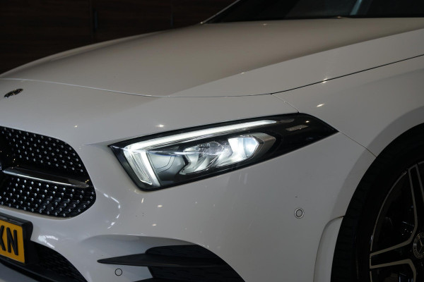 Mercedes-Benz A-Klasse 180 AMG Line + SCHUIFDAK / CARPLAY / NIGHTPAKKET / WIDESCREEN / CAMERA