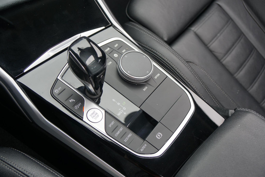 BMW 3 Serie 318i High Executive + SCHUIFDAK / LASERLIGHT / LEDER / TREKHAAK