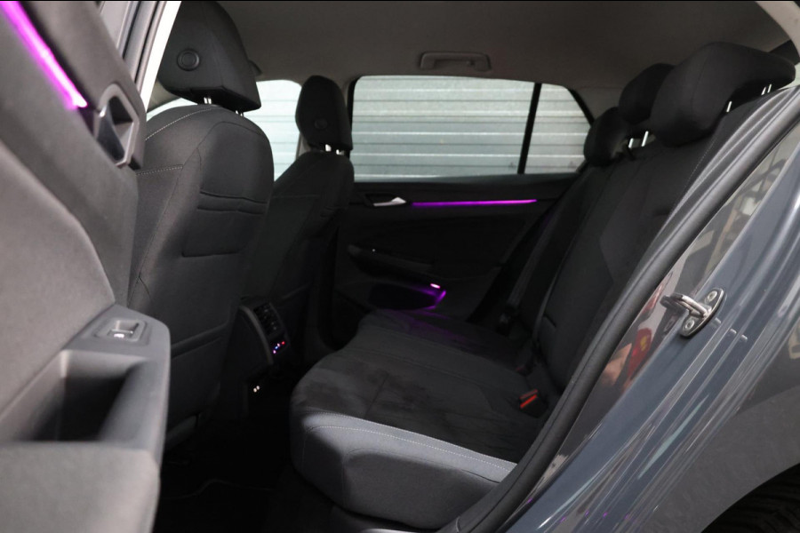Volkswagen Golf 1.5 eTSI R-Line IQ+LED/VIRTUAL/SFEER/ALCANTARA+S.VERWARMING+MASSAGE/18" LMVCAM/ACC/ECC/12 MDN GARANTIE!