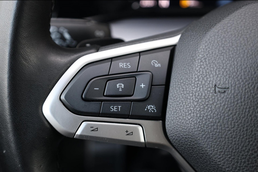 Volkswagen Golf 1.5 eTSI R-Line IQ+LED/VIRTUAL/SFEER/ALCANTARA+S.VERWARMING+MASSAGE/18" LMVCAM/ACC/ECC/12 MDN GARANTIE!