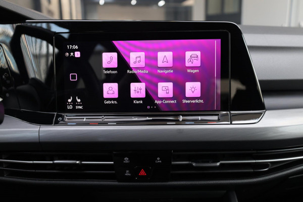 Volkswagen Golf 1.5 eTSI R-Line IQ+LED/VIRTUAL/SFEER/ALCANTARA+S.VERWARMING+MASSAGE/18" LMVCAM/ACC/ECC/12 MDN GARANTIE!