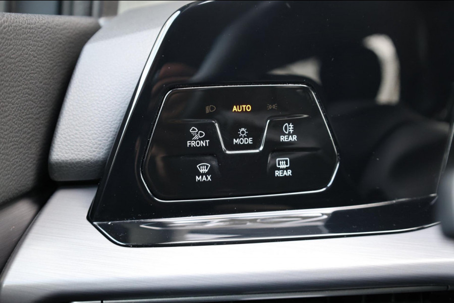 Volkswagen Golf 1.5 eTSI R-Line IQ+LED/VIRTUAL/SFEER/ALCANTARA+S.VERWARMING+MASSAGE/18" LMVCAM/ACC/ECC/12 MDN GARANTIE!