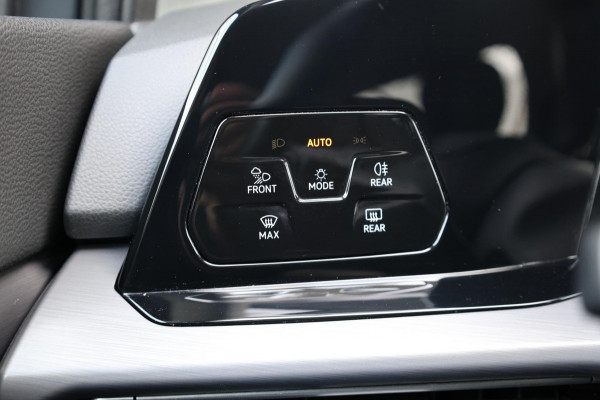 Volkswagen Golf 1.5 eTSI R-Line IQ+LED/VIRTUAL/SFEER/ALCANTARA+S.VERWARMING+MASSAGE/18" LMVCAM/ACC/ECC/12 MDN GARANTIE!