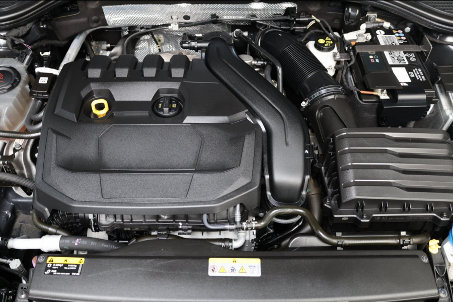 Volkswagen Golf 1.5 eTSI R-Line IQ+LED/VIRTUAL/SFEER/ALCANTARA+S.VERWARMING+MASSAGE/18" LMVCAM/ACC/ECC/12 MDN GARANTIE!