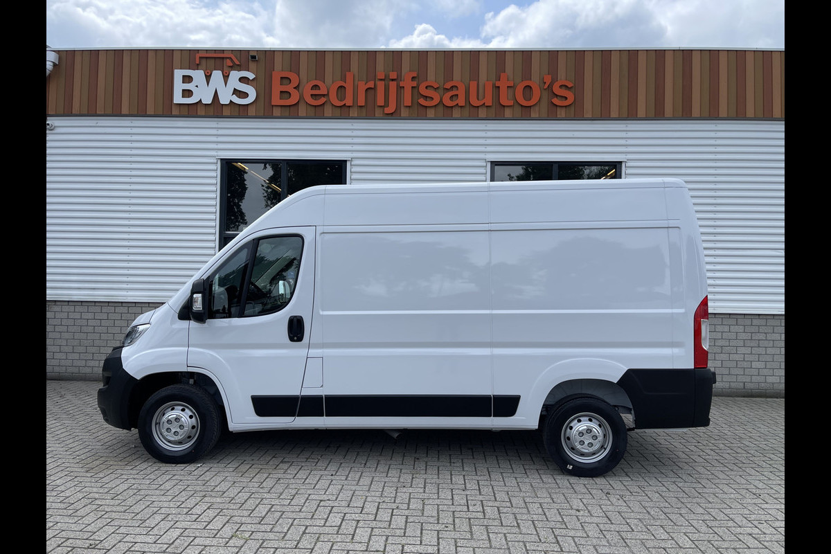 Opel Movano 2.2D 140pk L2H2 3.5t / nieuw overjarig / direct leverbaar / € 25.950 ex btw / parkeersensoren achter / airco / cruise control / bijrijdersbank ! Opel Movano 2.2D 140pk L2H2 3.5t / nieuw overjarig / direct leverbaar / € 25.950 ex btw / parkeersensoren achter / airco / cruise control / bijrijdersbank !