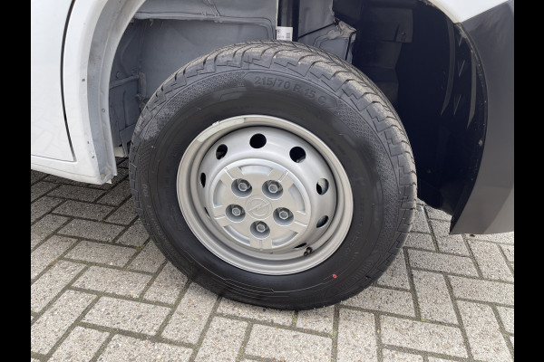 Opel Movano 2.2D 140pk L2H2 3.5t / nieuw overjarig / direct leverbaar / € 25.950 ex btw / parkeersensoren achter / airco / cruise control / bijrijdersbank !