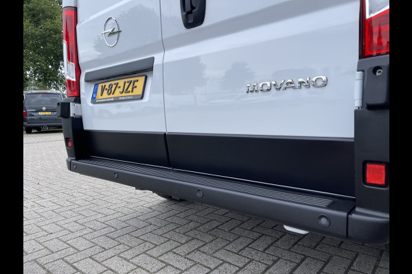Opel Movano 2.2D 140pk L2H2 3.5t / nieuw overjarig / direct leverbaar / € 25.950 ex btw / parkeersensoren achter / airco / cruise control / bijrijdersbank !