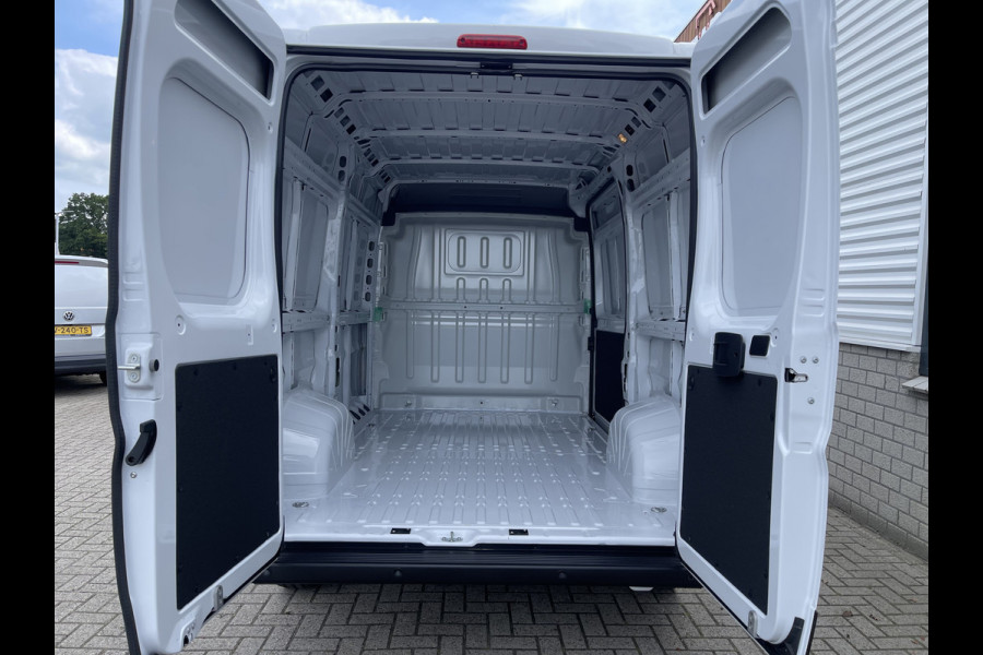 Opel Movano 2.2D 140pk L2H2 3.5t / nieuw overjarig / direct leverbaar / € 25.950 ex btw / parkeersensoren achter / airco / cruise control / bijrijdersbank !