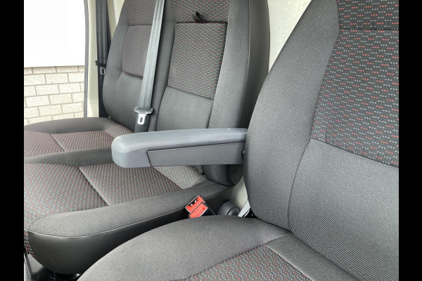 Opel Movano 2.2D 140pk L2H2 3.5t / nieuw overjarig / direct leverbaar / € 25.950 ex btw / parkeersensoren achter / airco / cruise control / bijrijdersbank !