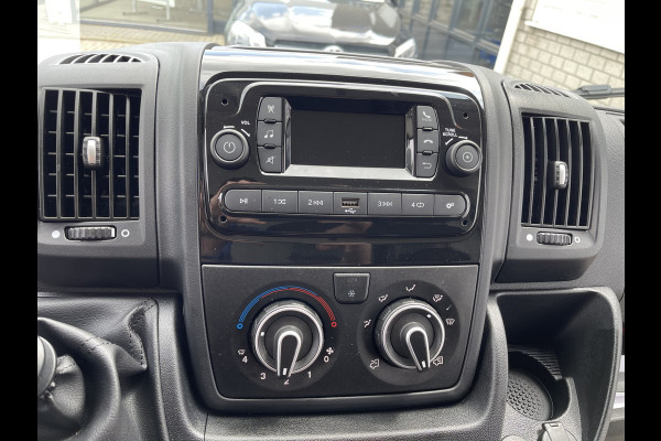Opel Movano 2.2D 140pk L2H2 3.5t / nieuw overjarig / direct leverbaar / € 25.950 ex btw / parkeersensoren achter / airco / cruise control / bijrijdersbank !